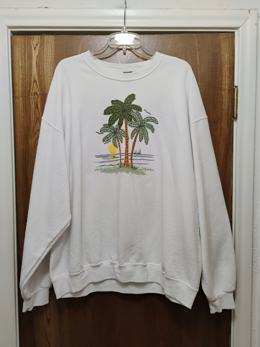 Jerzees White Palm Tree Graphic Crewneck Sweatshirt - Women. Size 2XL